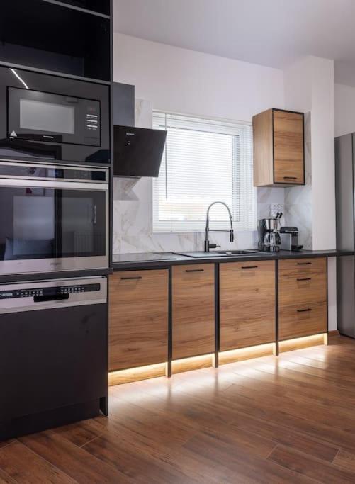 Amelia Jacuzzi Maisonette Ath Center *