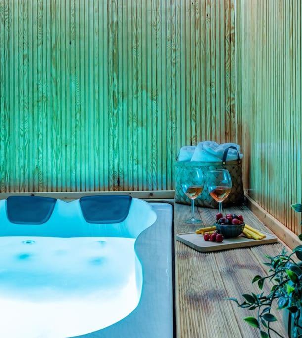 Amelia Jacuzzi Maisonette Ath Center Apartment *
