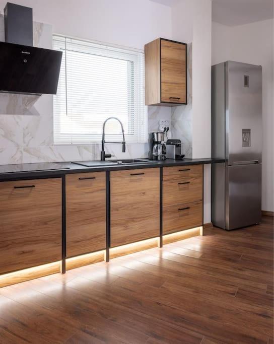 Apartment Amelia Jacuzzi Maisonette Ath Center