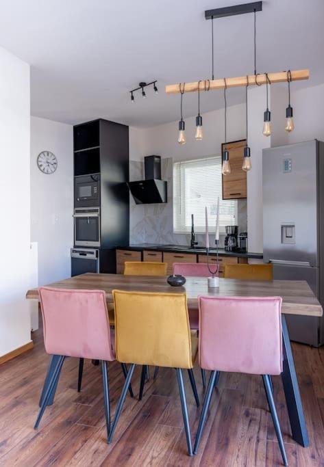 Apartment Amelia Jacuzzi Maisonette Ath Center *