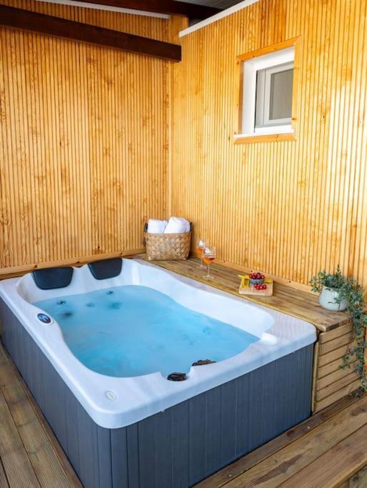 Apartment Amelia Jacuzzi Maisonette Ath Center Athens