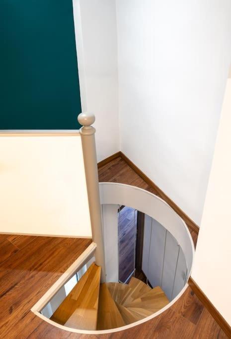 Amelia Jacuzzi Maisonette Ath Center Apartment