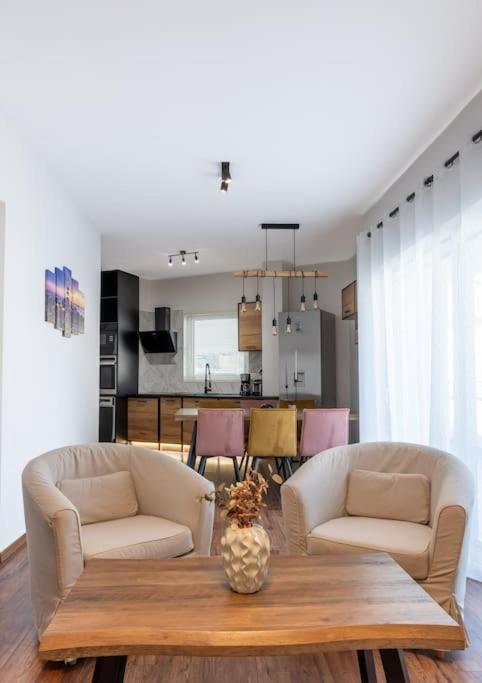 Apartment Amelia Jacuzzi Maisonette Ath Center