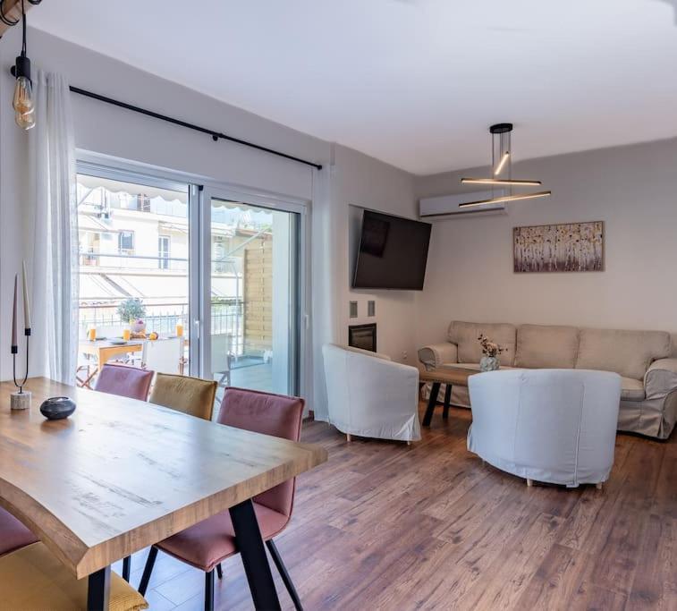Apartment Amelia Jacuzzi Maisonette Ath Center