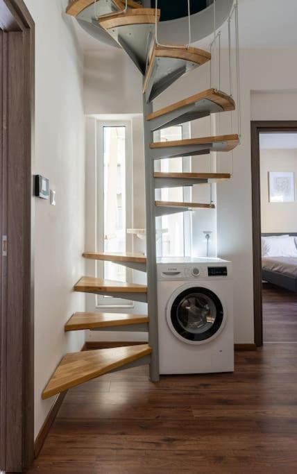Amelia Jacuzzi Maisonette Ath Center Athens