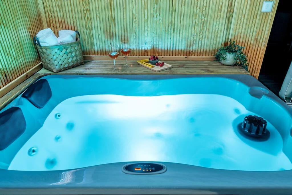 Apartment Amelia Jacuzzi Maisonette Ath Center