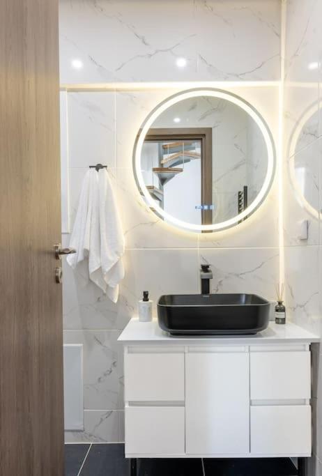 Apartment Amelia Jacuzzi Maisonette Ath Center *